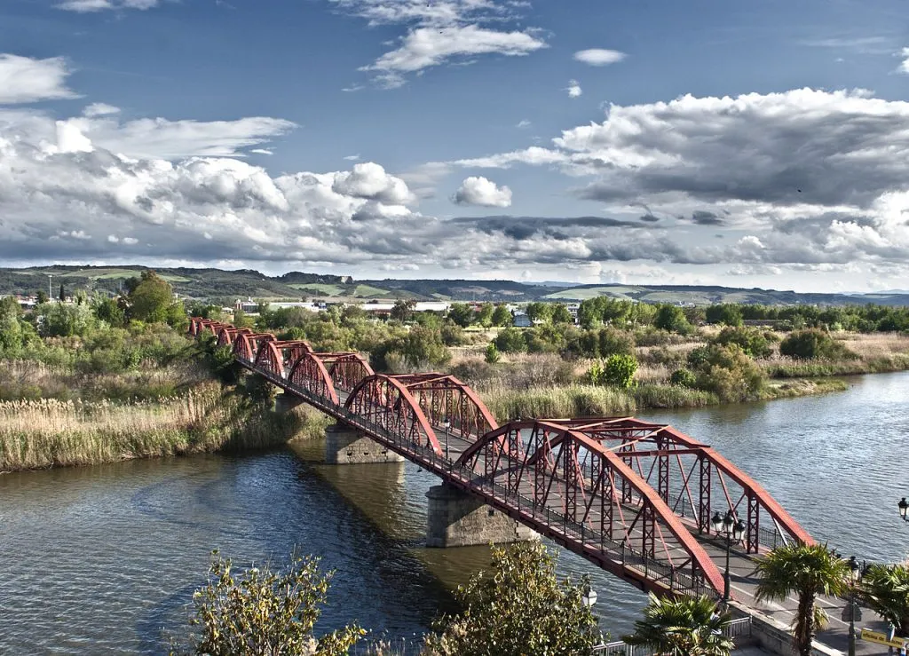 Vista relacionada con Valdecañas: arte, cerámica y bordados